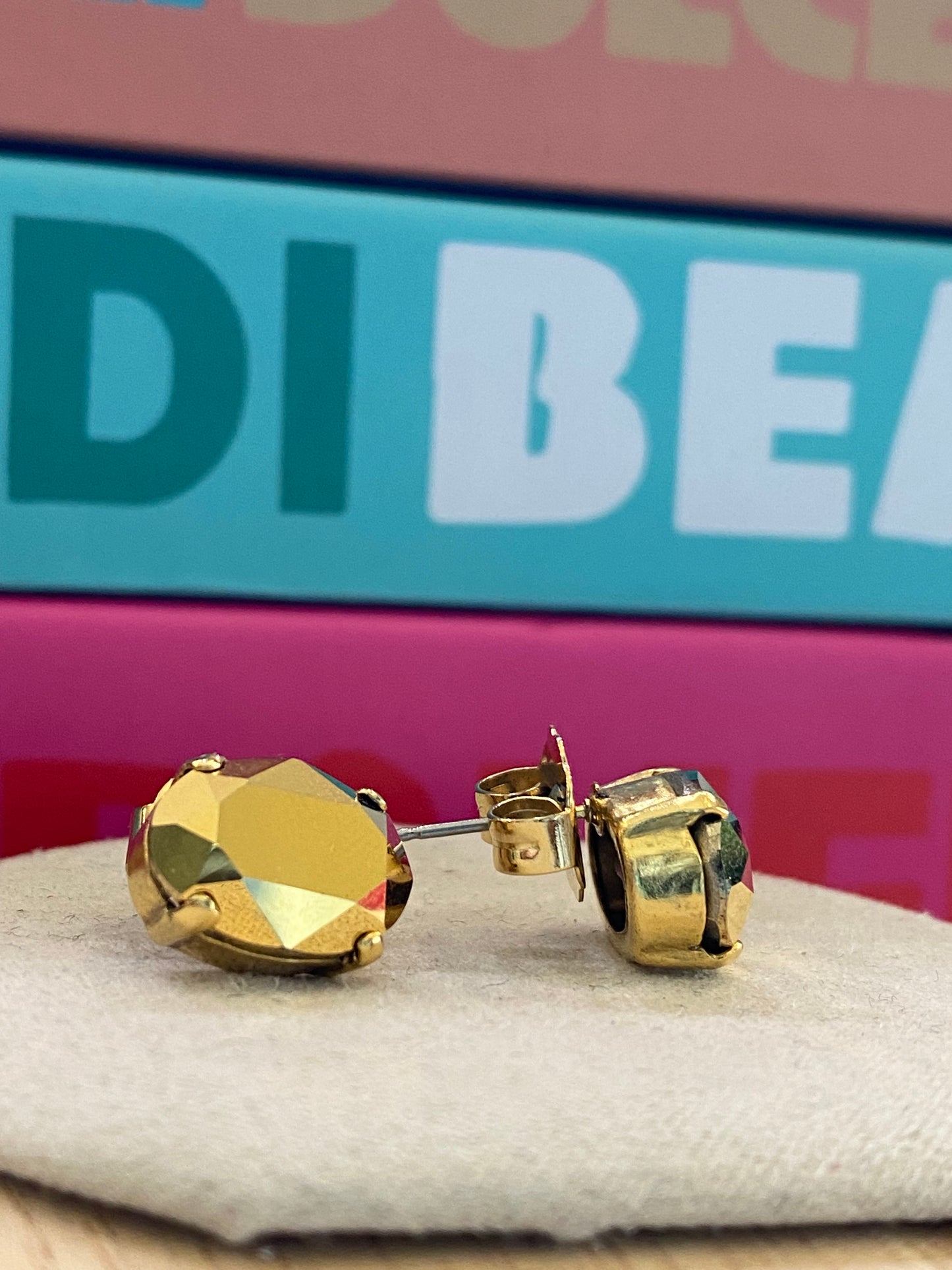 TOVA Iza Studs in Aurum