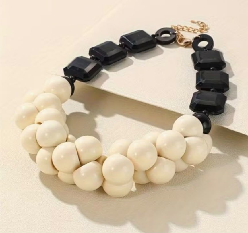 Buckle Beige Necklace