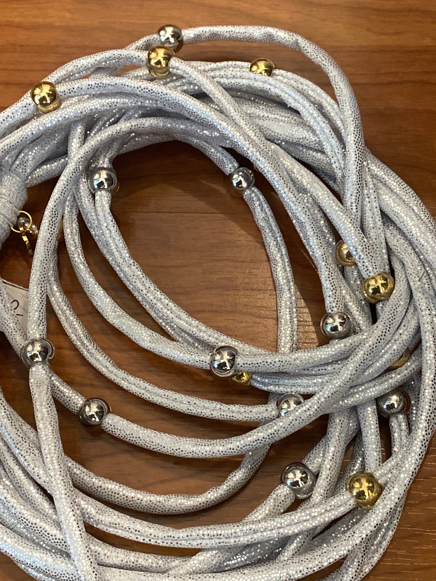Flecos: Metálicos con beads