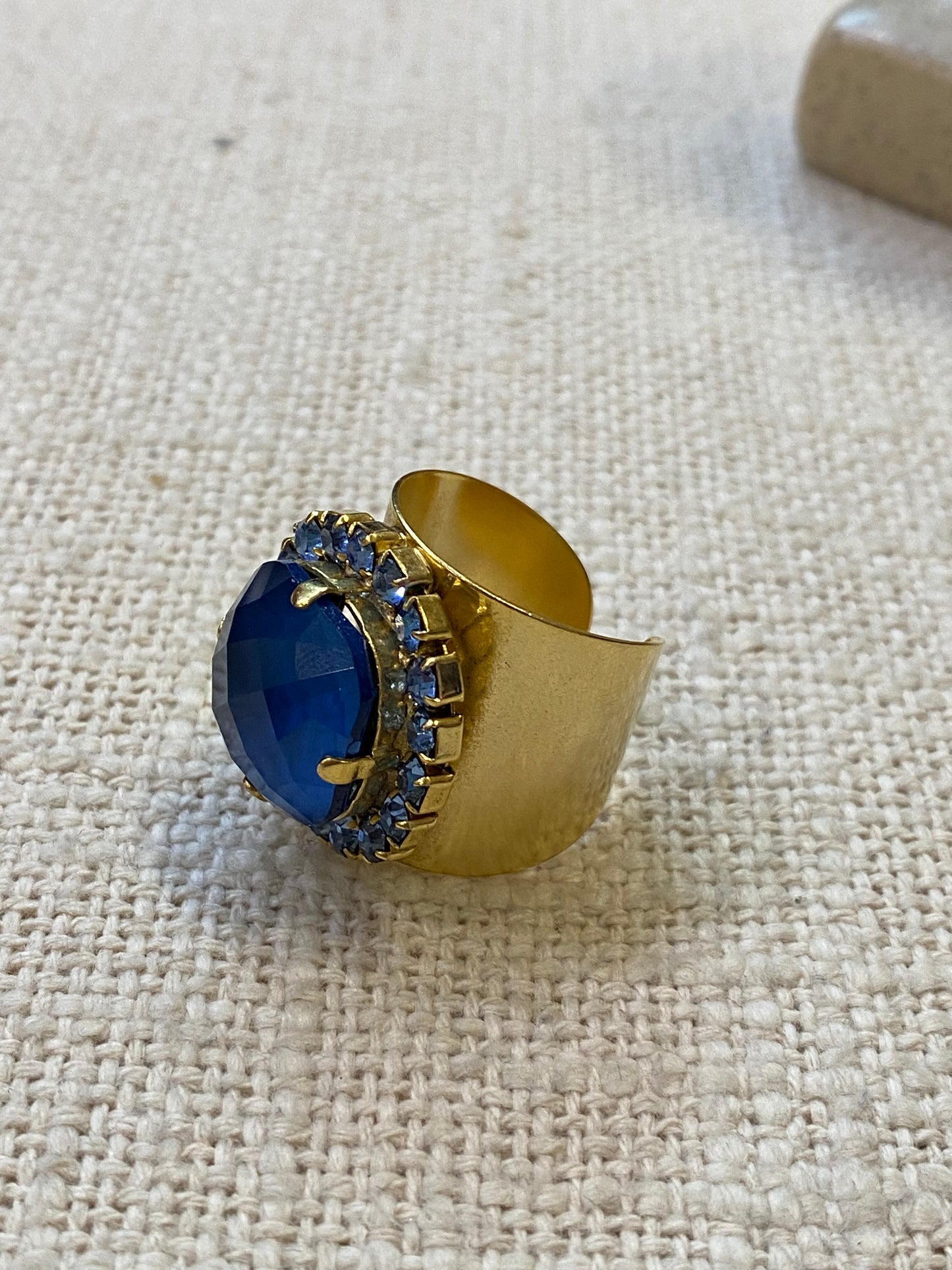 TOVA Queen B Ring
