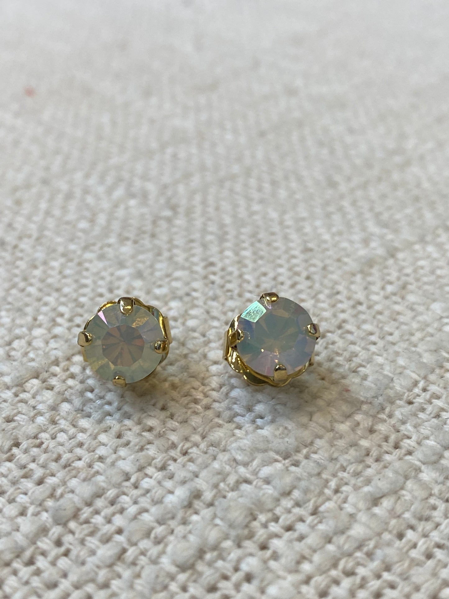 TOVA Oakland Studs White Opal