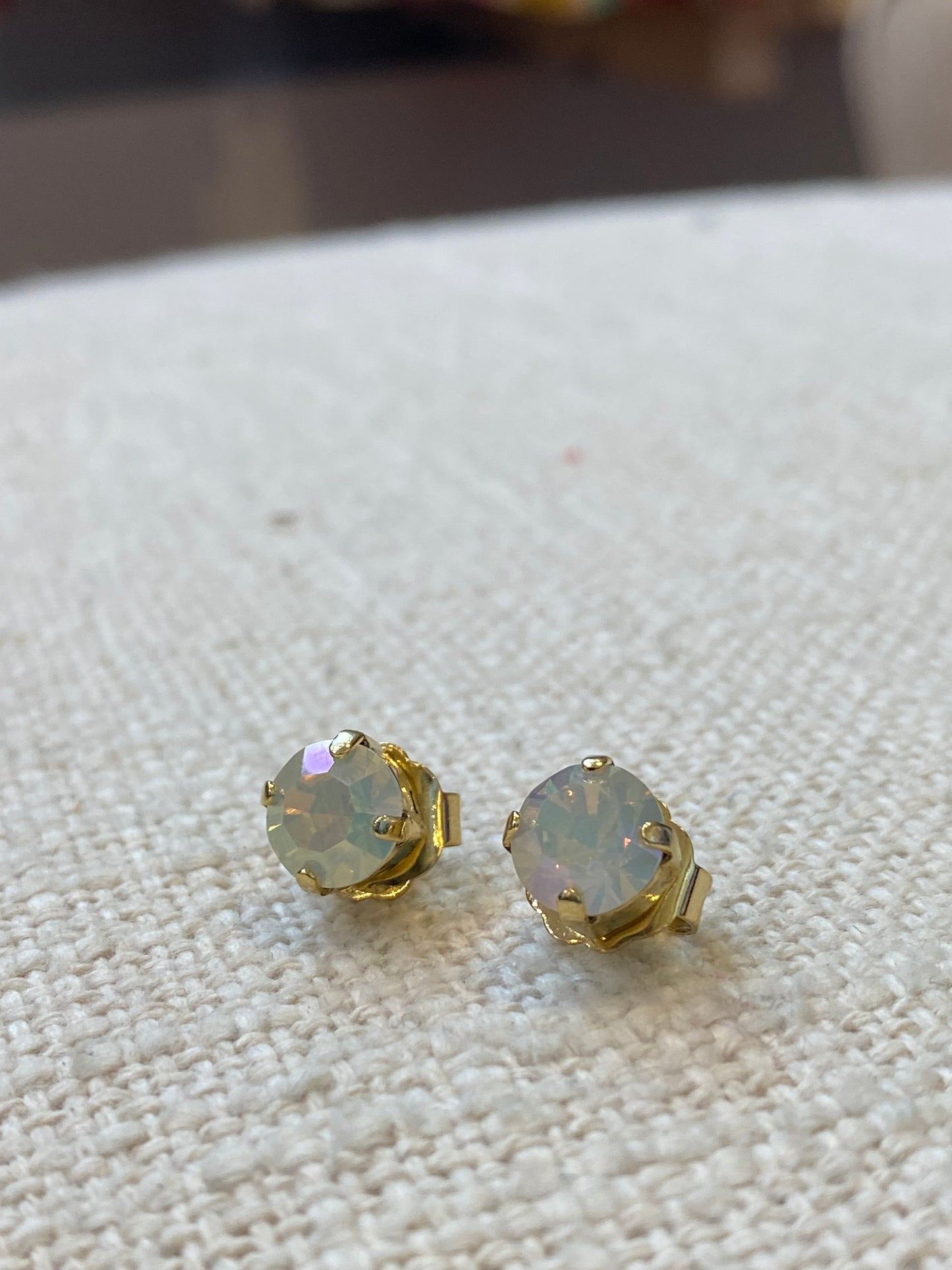 TOVA Oakland Studs White Opal