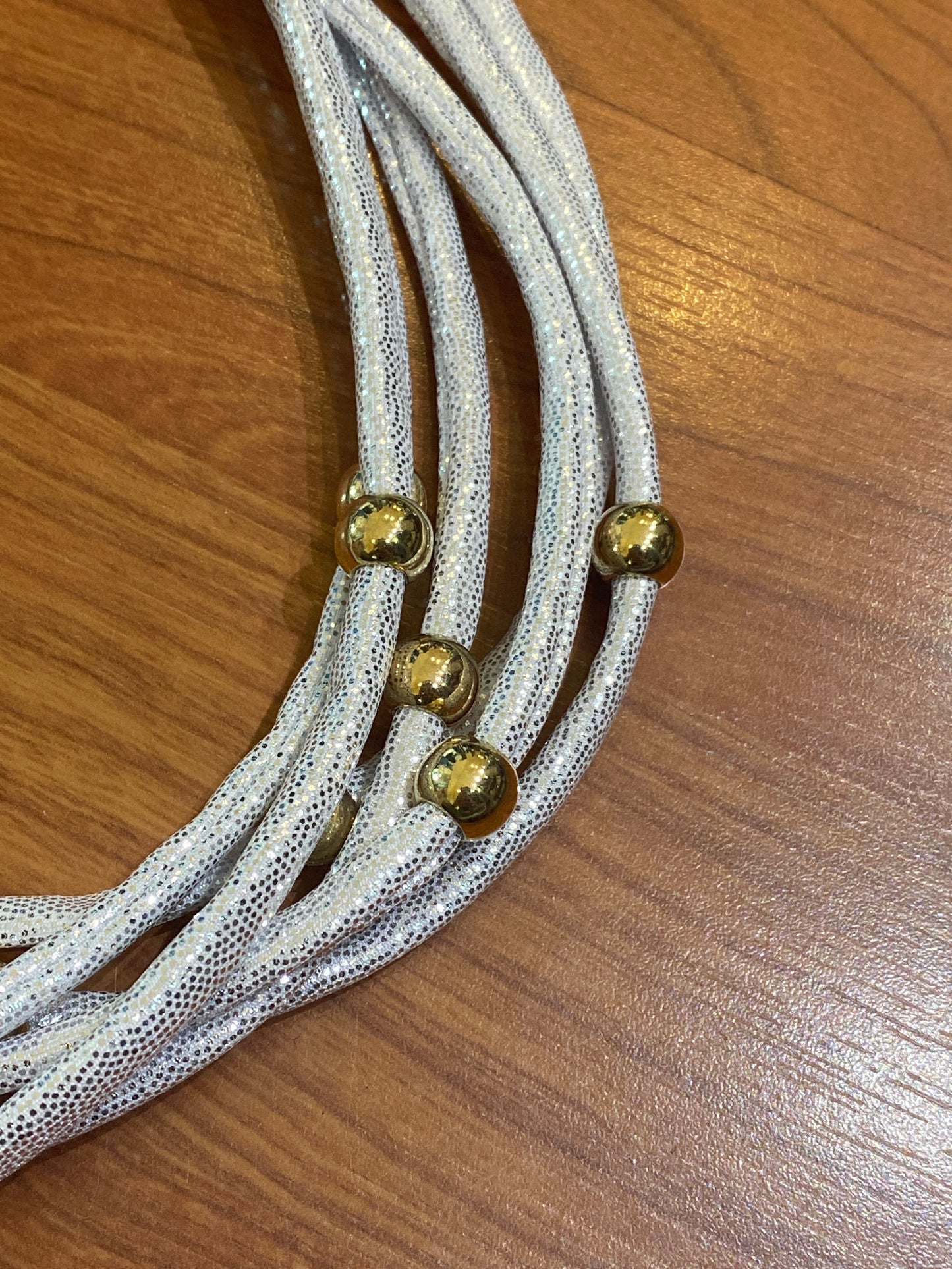 Flecos Cortos: Metálicos con beads