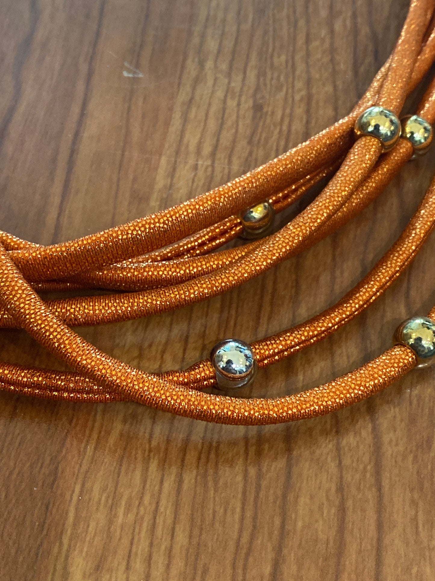 Flecos Cortos: Metálicos con beads