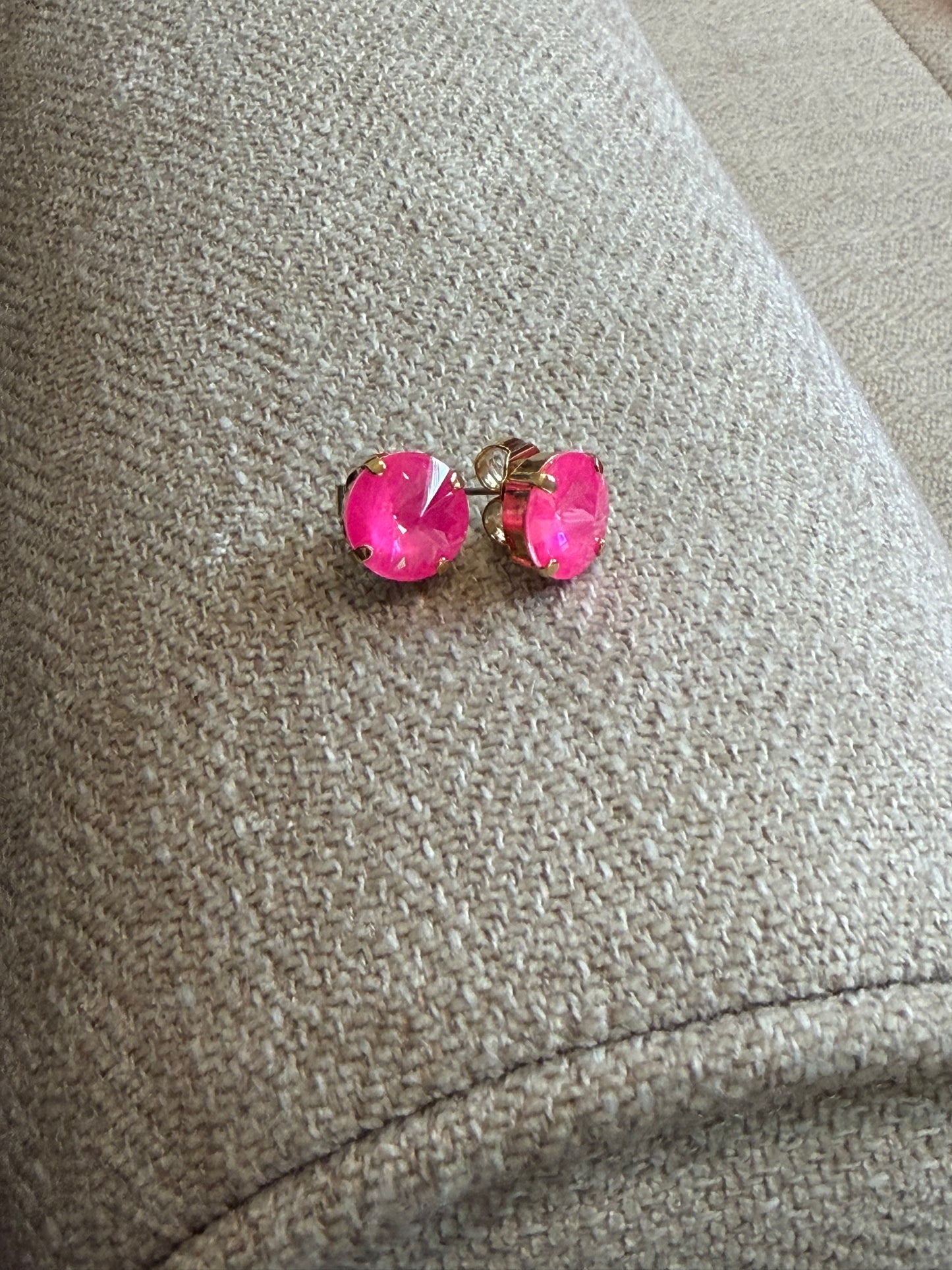 TOVA Nikki Medium Studs Ultra Petal Pink