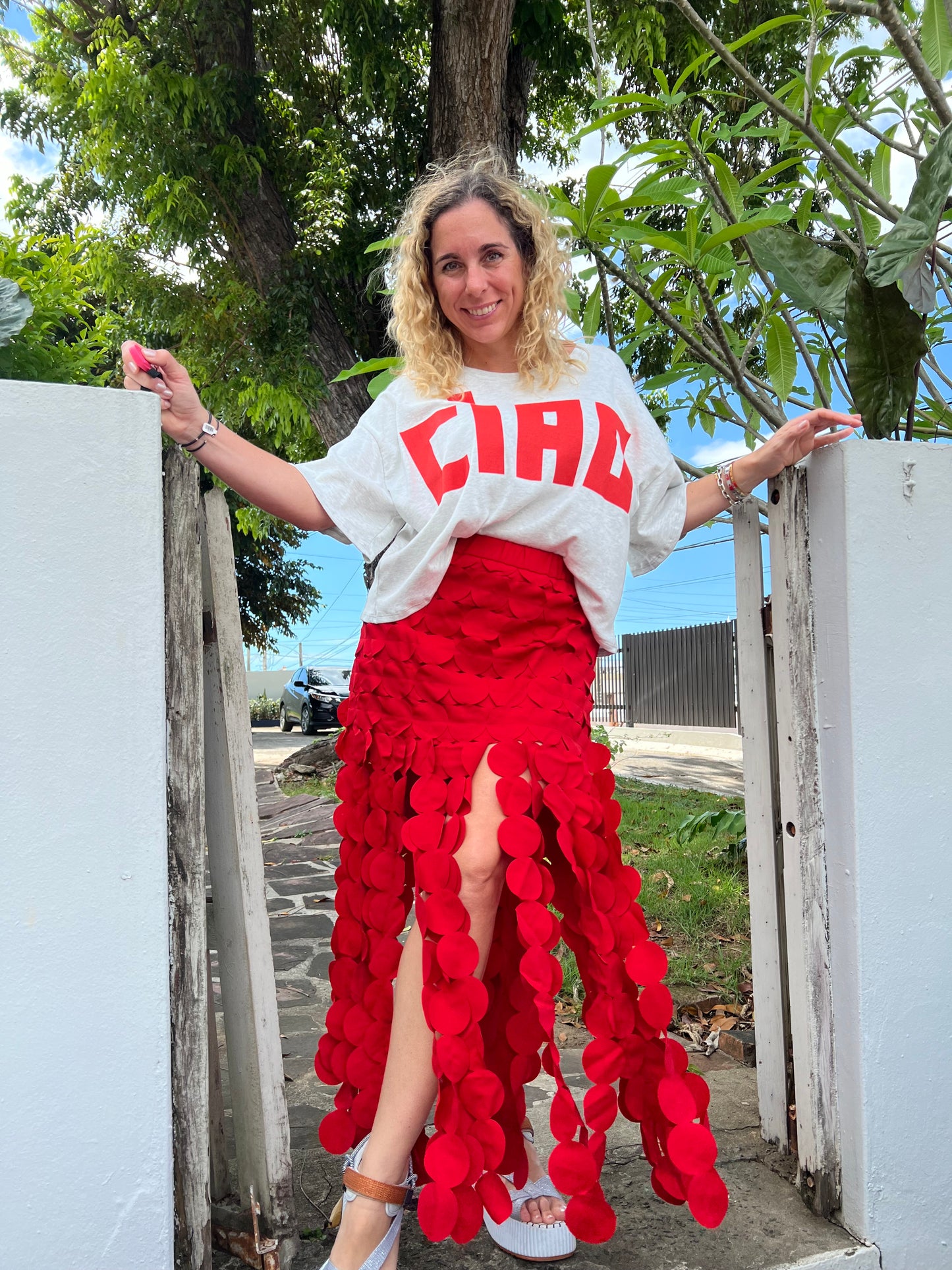 La diva en roja skirt