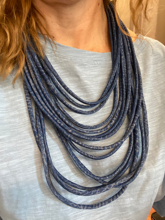 Denim color flecos